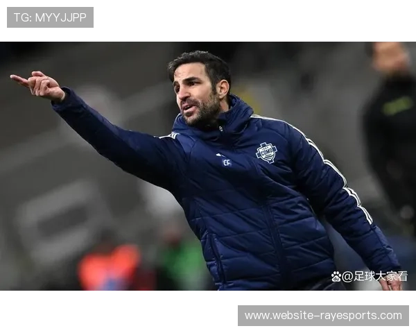 法布雷加斯成功获得欧足联Pro级教练认证正式迈入顶级教练行列 法布雷加斯成功获得欧足联Pro级教练认证正式迈入顶级教练行列