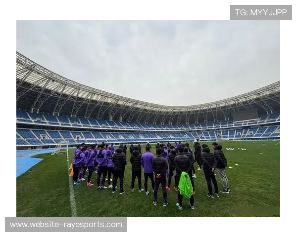 水滴体育场草皮养护升级,保障收官战场地质量 水滴体育场草皮养护升级,保障收官战场地质量